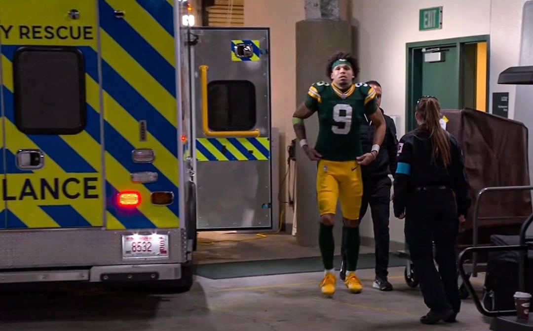 Jugador de la NFL fue al hospital, regresó en ambulancia y volvió en el mismo partido