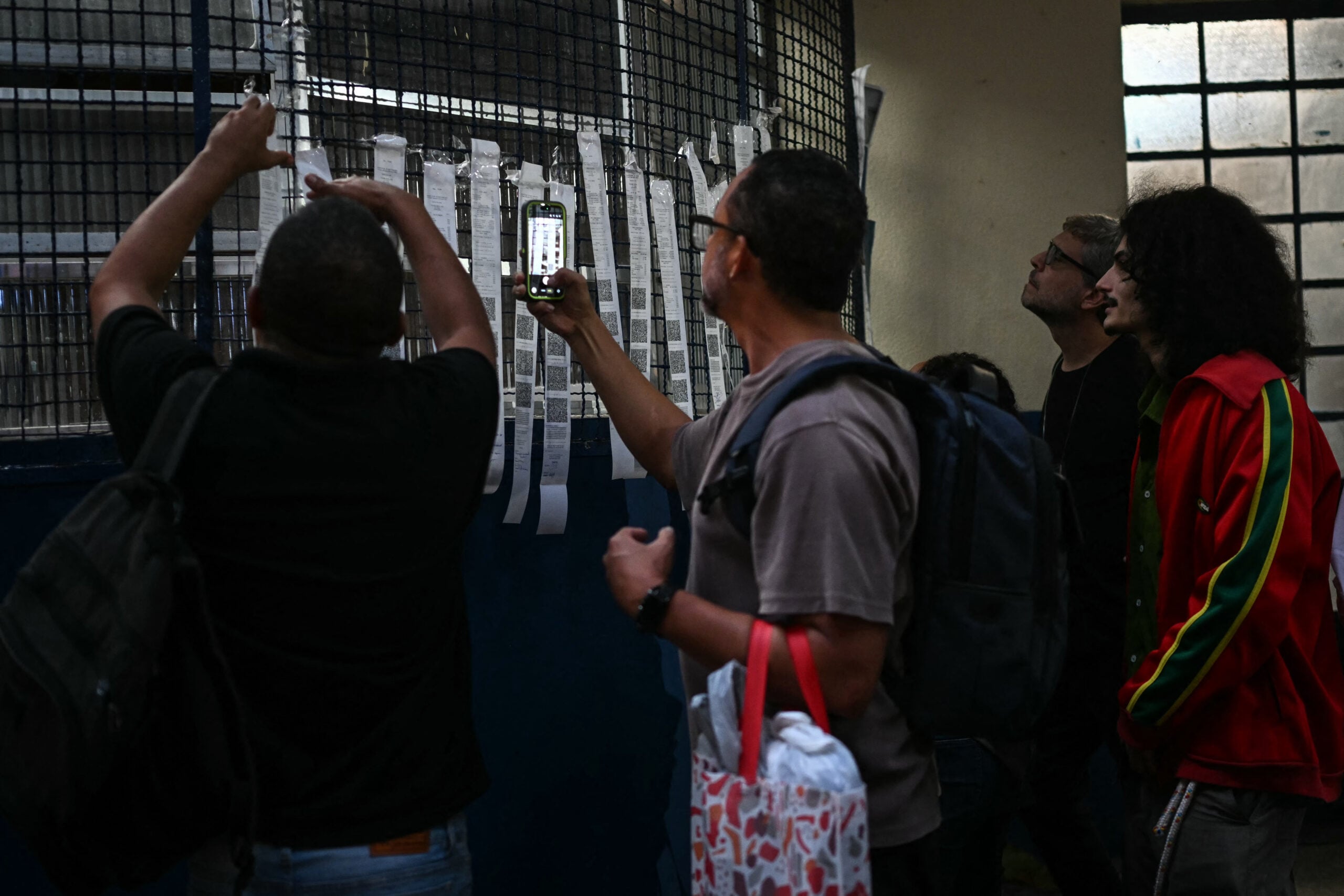 Justicia de Brasil amplía horario de votación en balotaje entre Lula y Bolsonaro