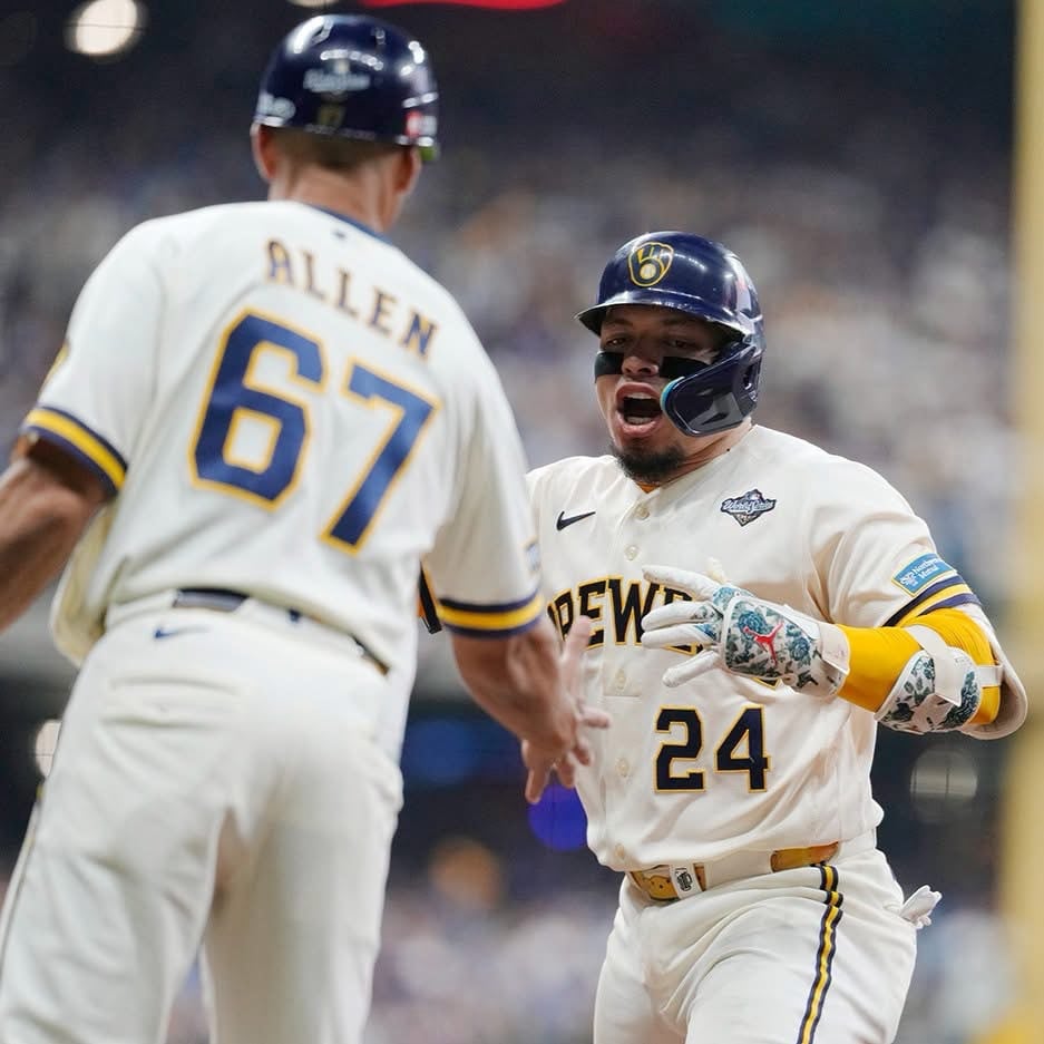 Los Brewers sobrevivieron al susto final y golpean primero en la Serie Mundial