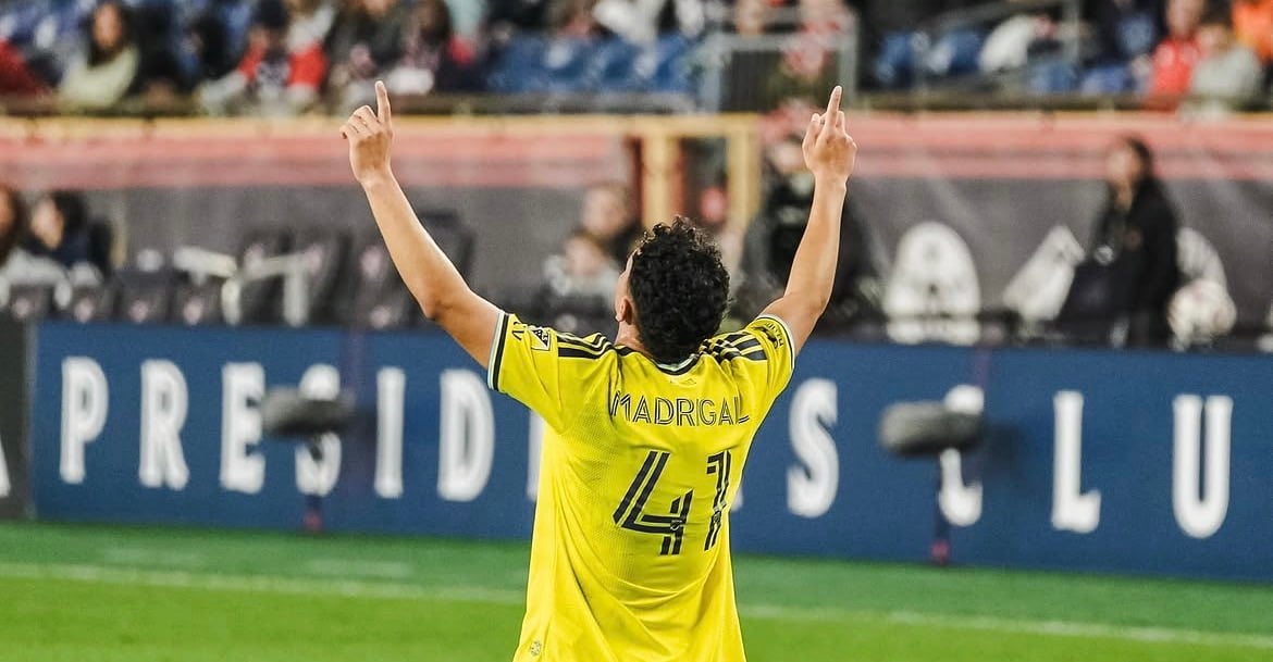¡Warren Madrigal celebra en cancha título oficial con Nashville SC!