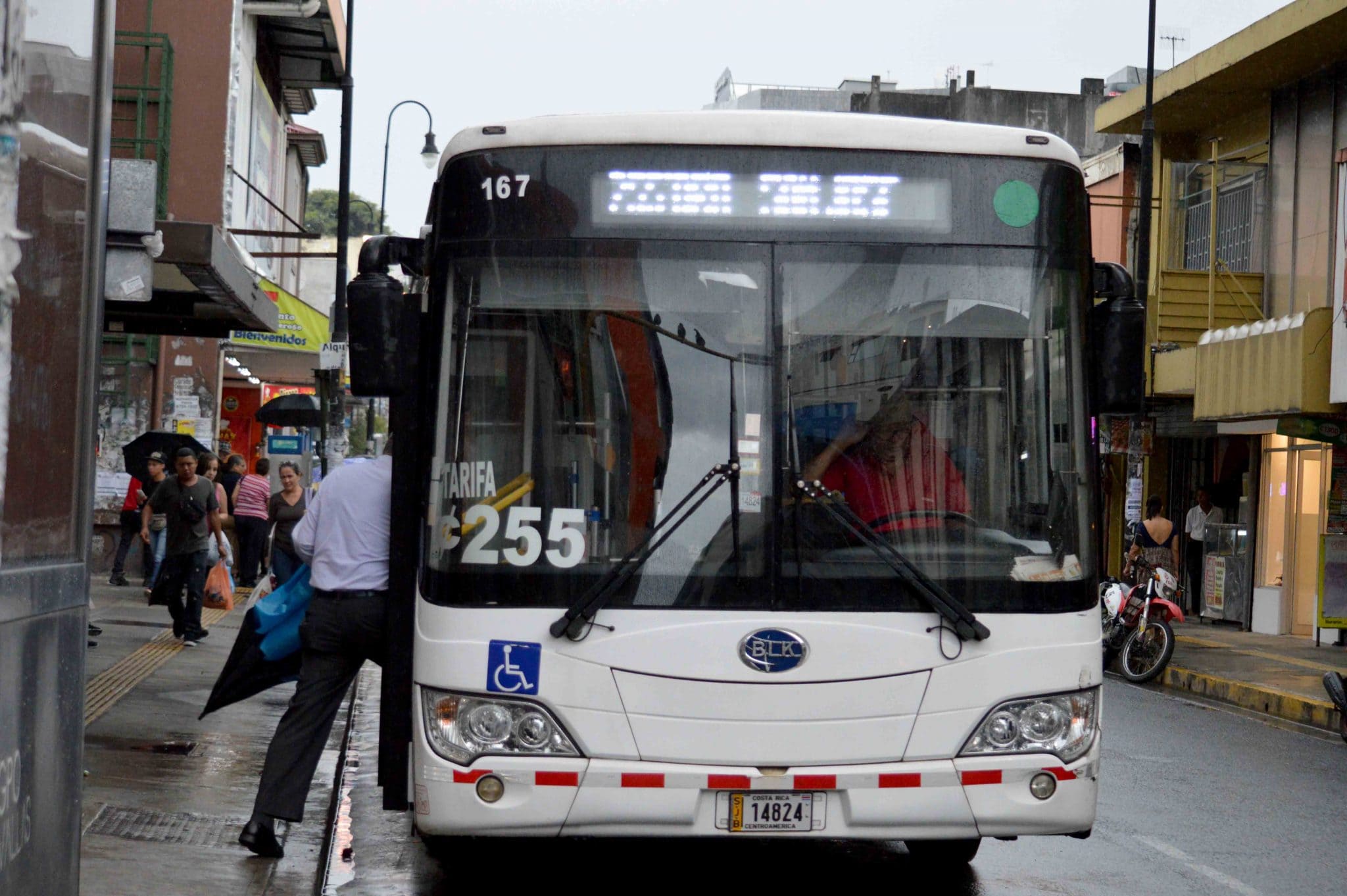 Tarifas de autobús subirán 6,87% por alza en combustibles