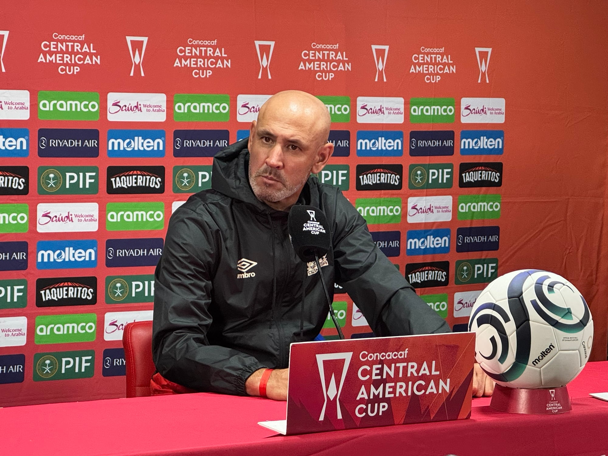 Eduardo Espinel señala la expulsión como clave ante Cartaginés: “Cambió el partido”