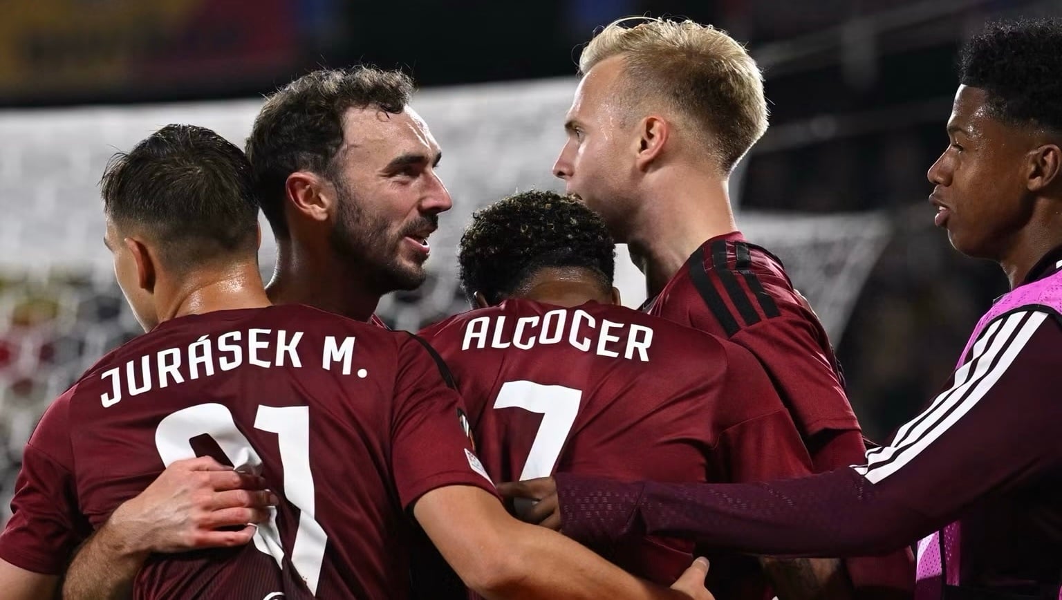 Josimar Alcócer celebró paliza del Sparta Praga al Slovácko