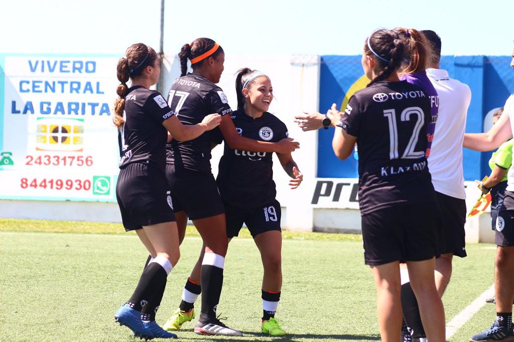 Nicole de Obaldia celebra su gol ante Alajuelense. Foto: Prensa Sporting