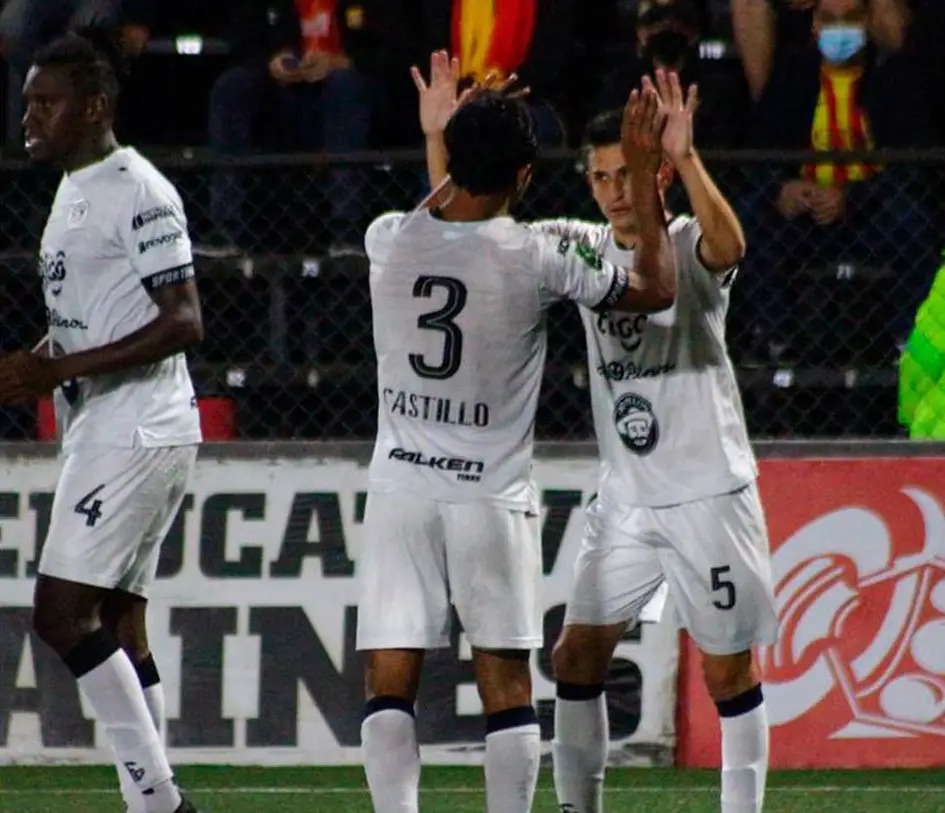 Dennis Castillo anotó el único gol del partido. Foto: Sporting FC