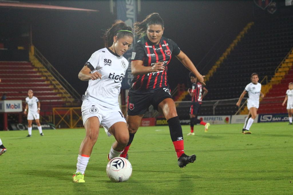 Sporting y Alajuelense se unieron a Herediano y Dimas como semifinalistas del Torneo de Copa. 